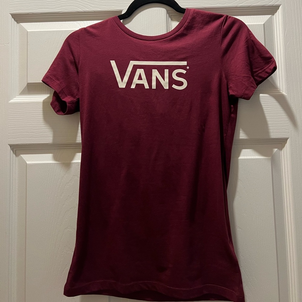 Burgundy woman’s vans T-shirt. Size medium
